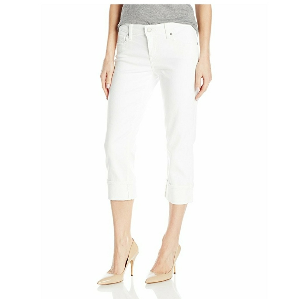 Levi's Women Classic Capris NWT